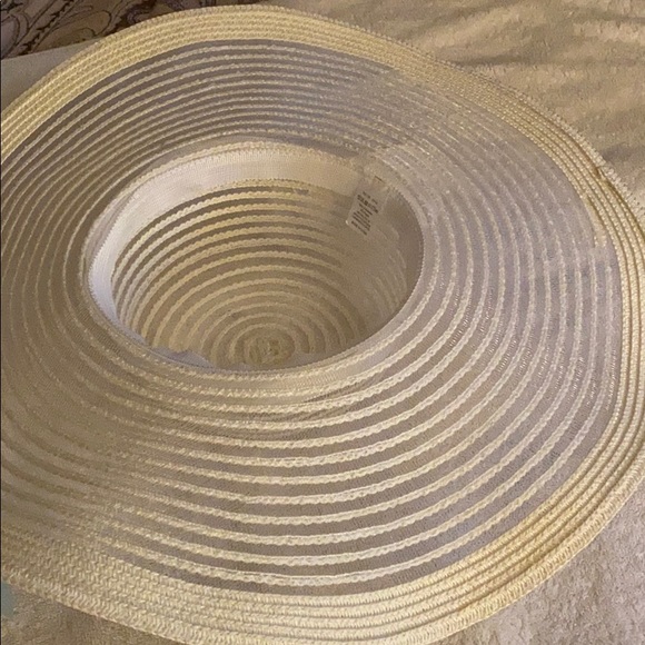 Hat - Picture 3 of 4